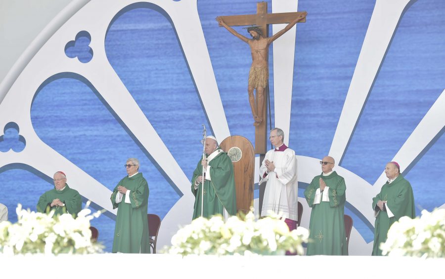 Omelia di Papa Francesco – Santa Messa in occasione dell’Incontro di riflessione e spiritualità “Mediterraneo frontiera di pace”